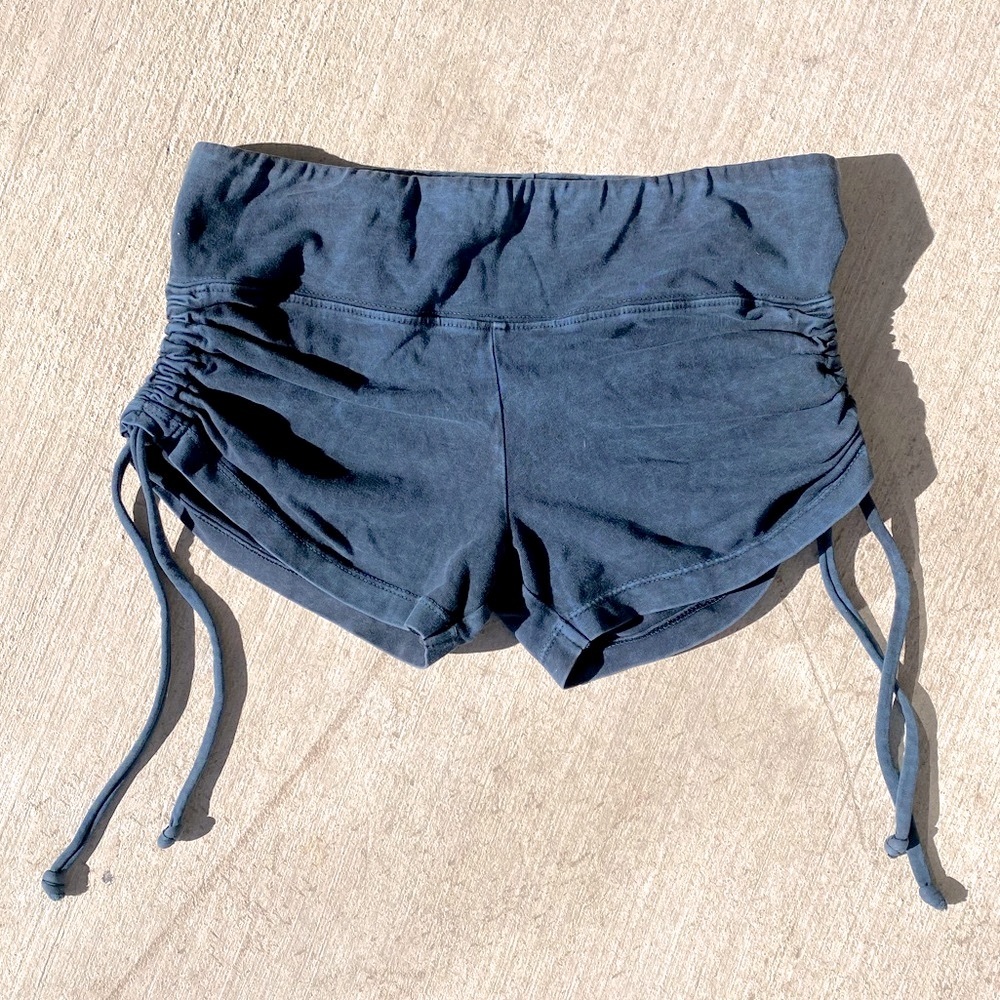 Lily Lotus Yoga Shorts 💙